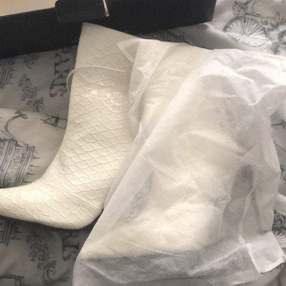 Fashion Nova High Heeled Boot - Picture 4 of 4